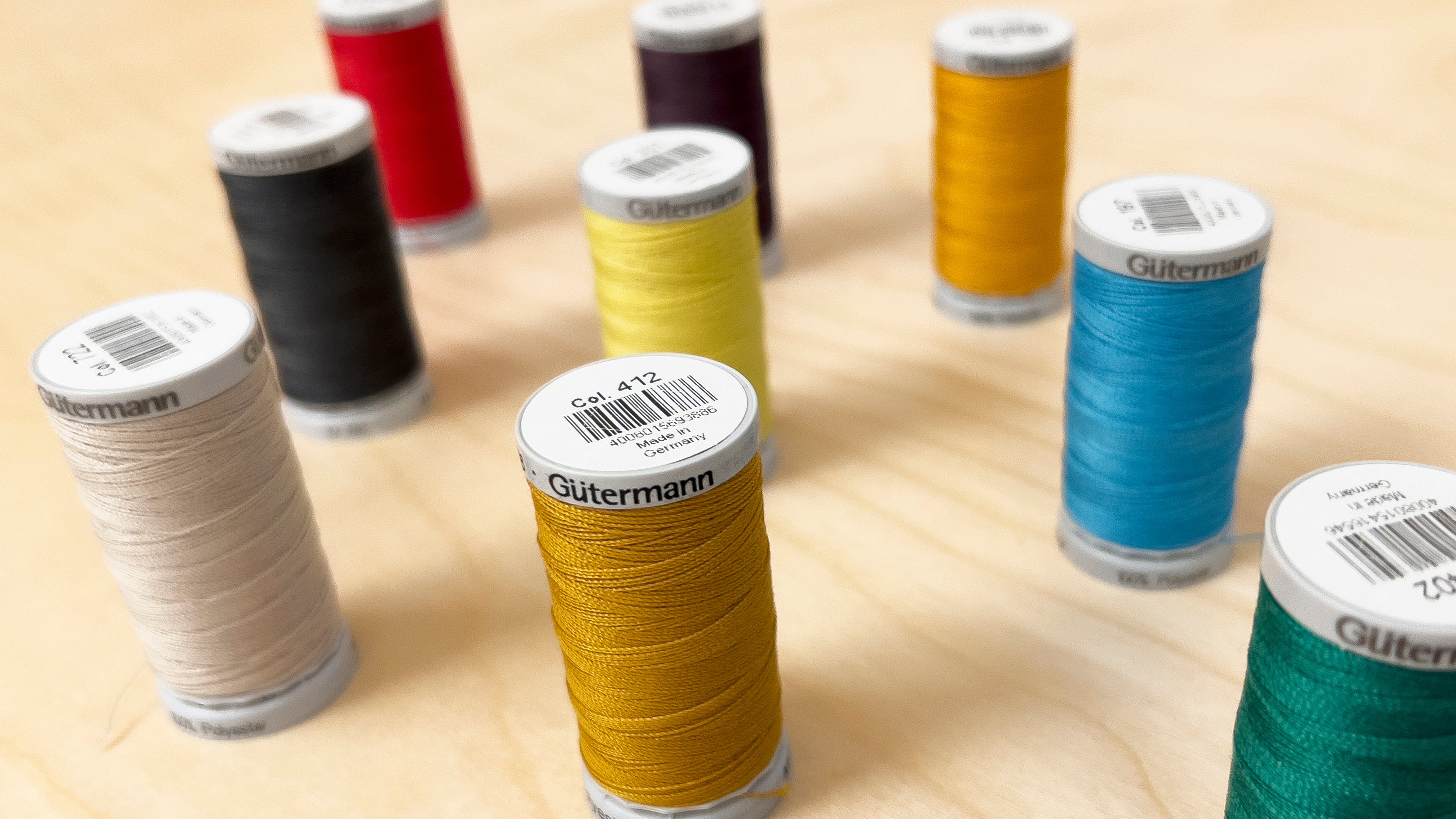 Gutermann Extra-Strong Thread, 5.5 x 2.7 x 2.7 cm, Vellum 0169