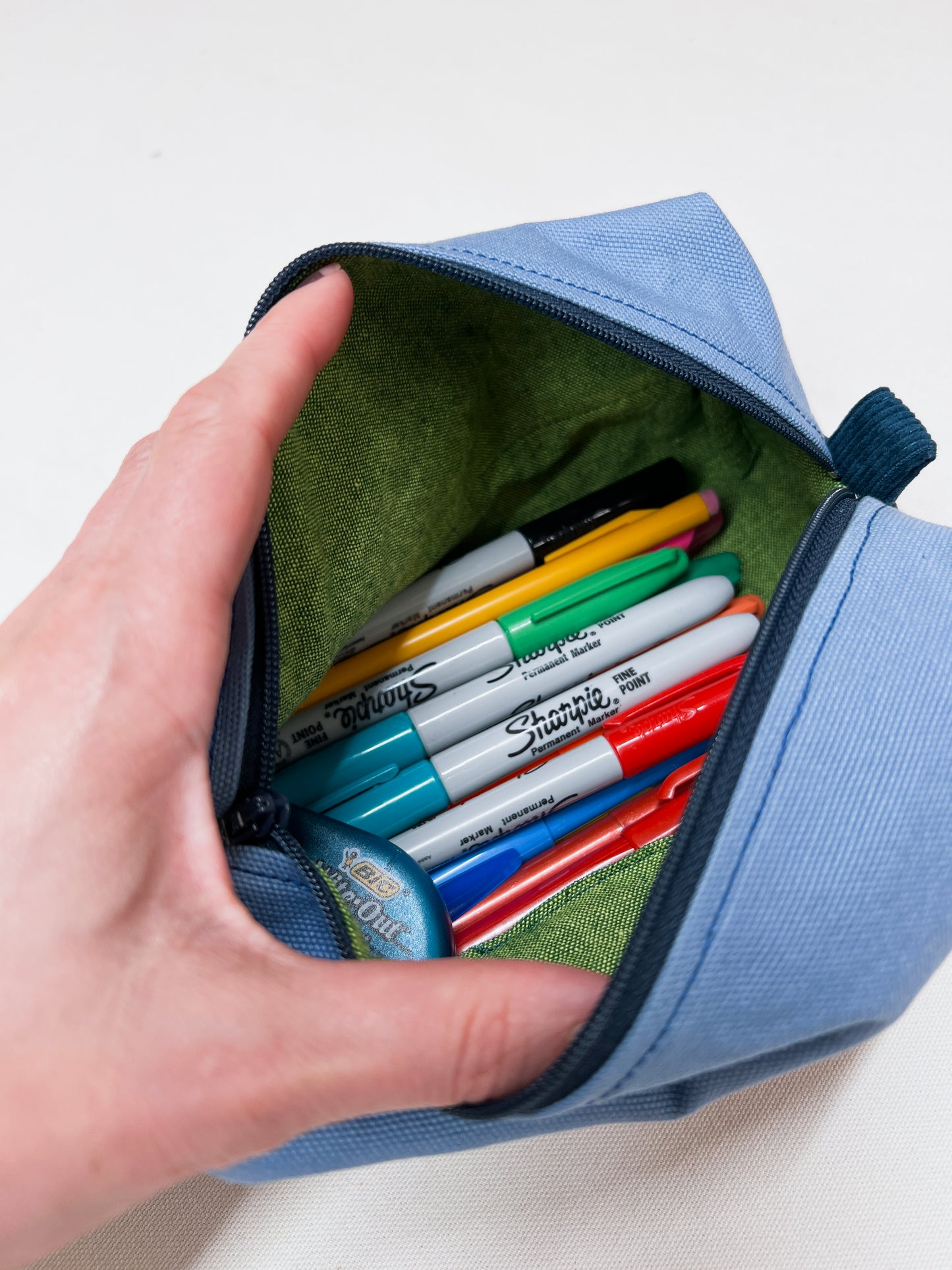 Learn to Sew a Boxed Zipper Bag