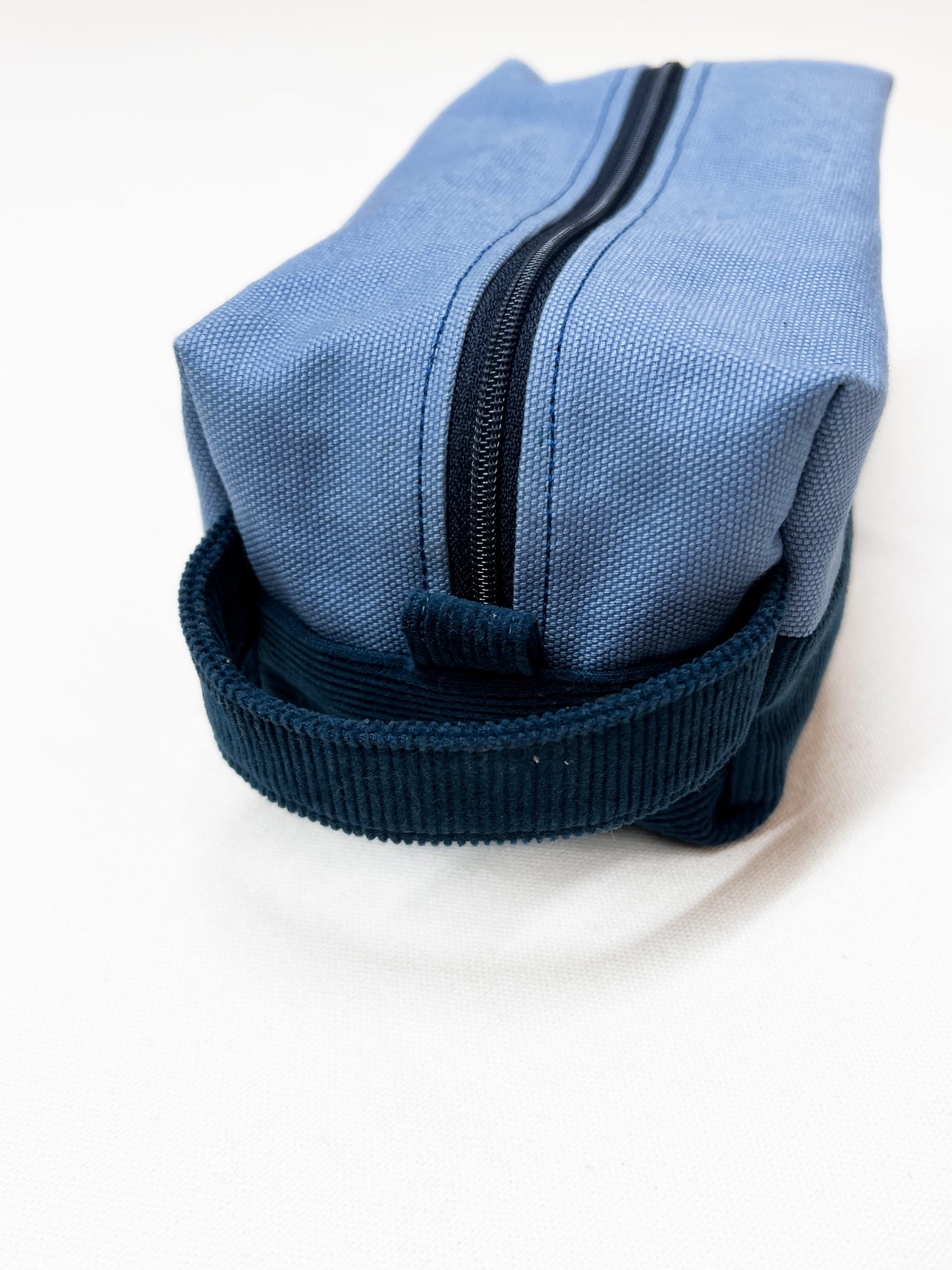 Learn to Sew a Boxed Zipper Bag