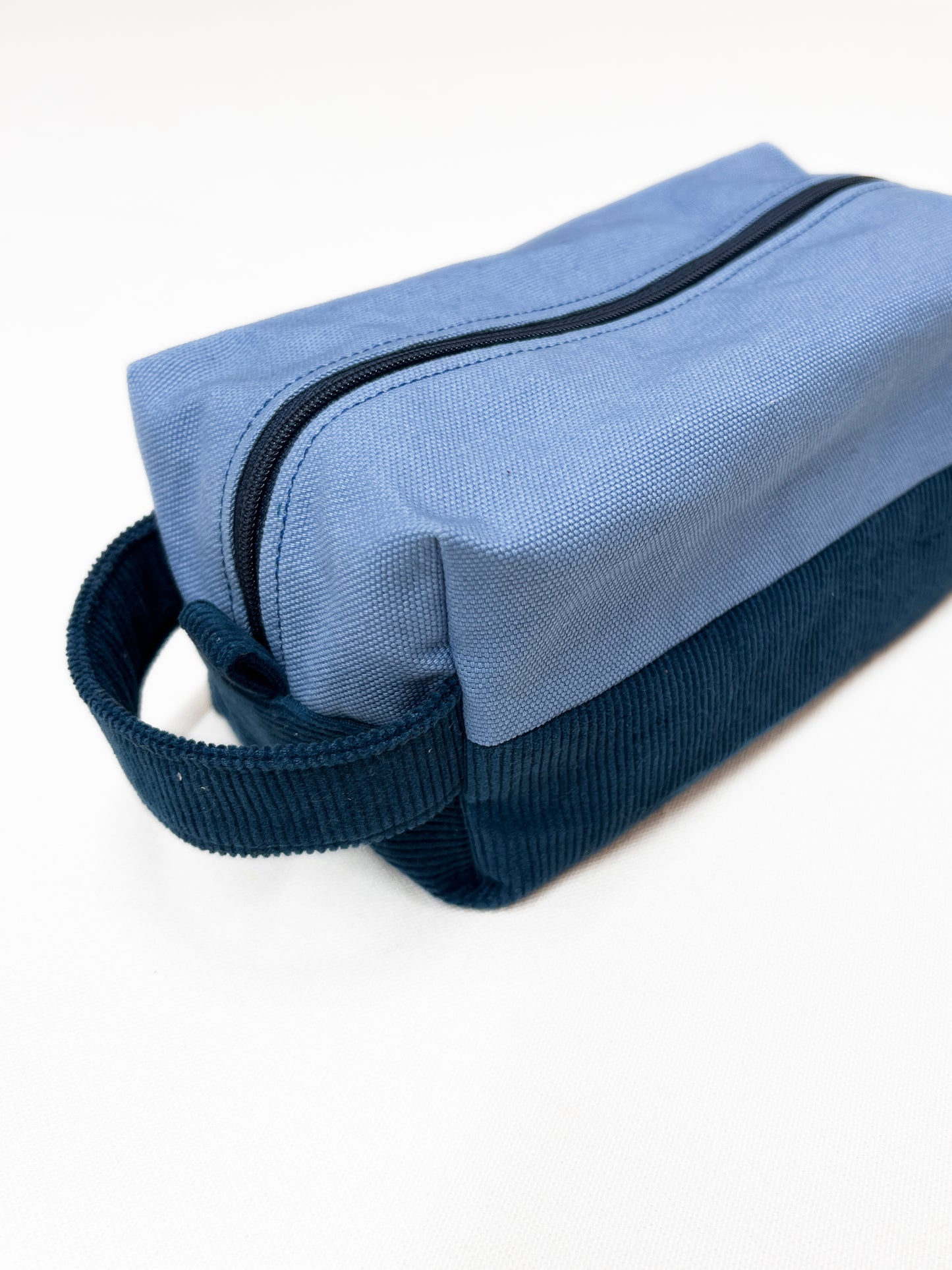 Learn to Sew a Boxed Zipper Bag