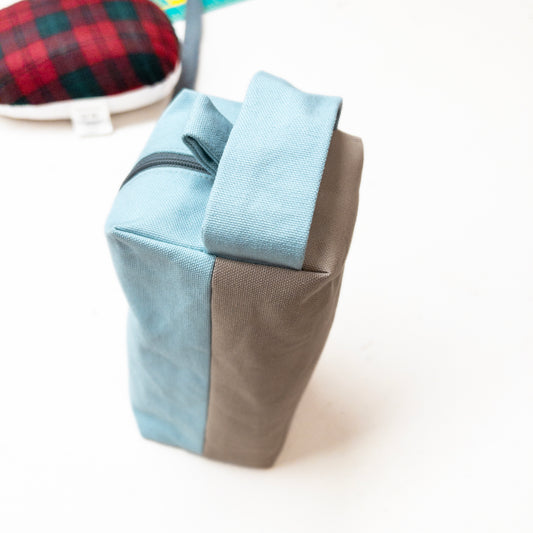 Learn to Sew a Boxed Zipper Bag