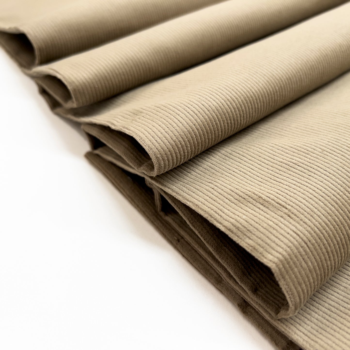 Detail view of the 14 wale cut piles on this 100% cotton apparel fabric.