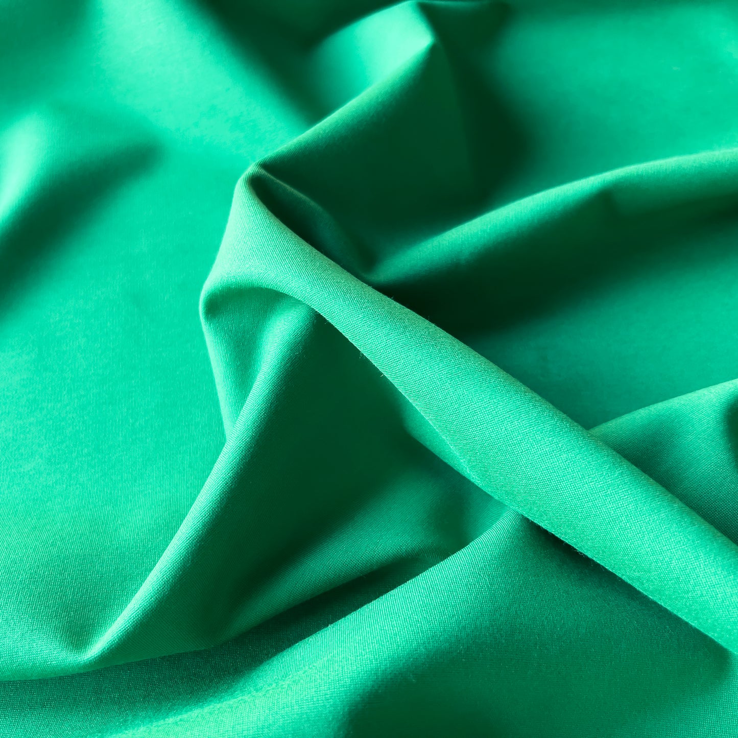 Arietta Ponte De Roma Solid in Emerald