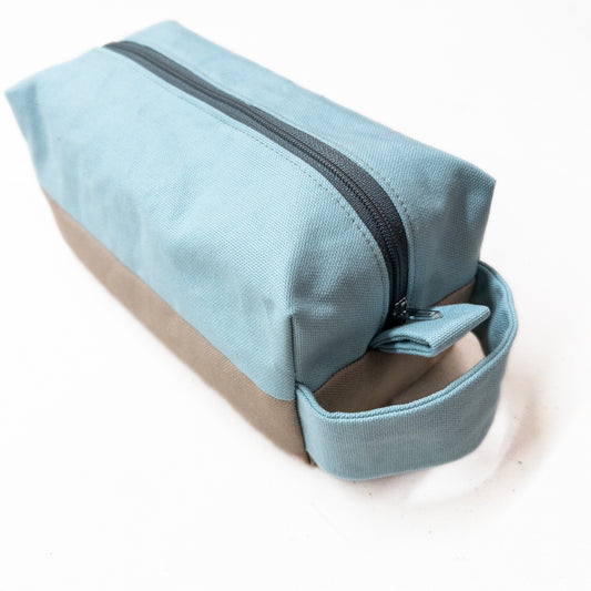 Learn to Sew a Boxed Zipper Bag