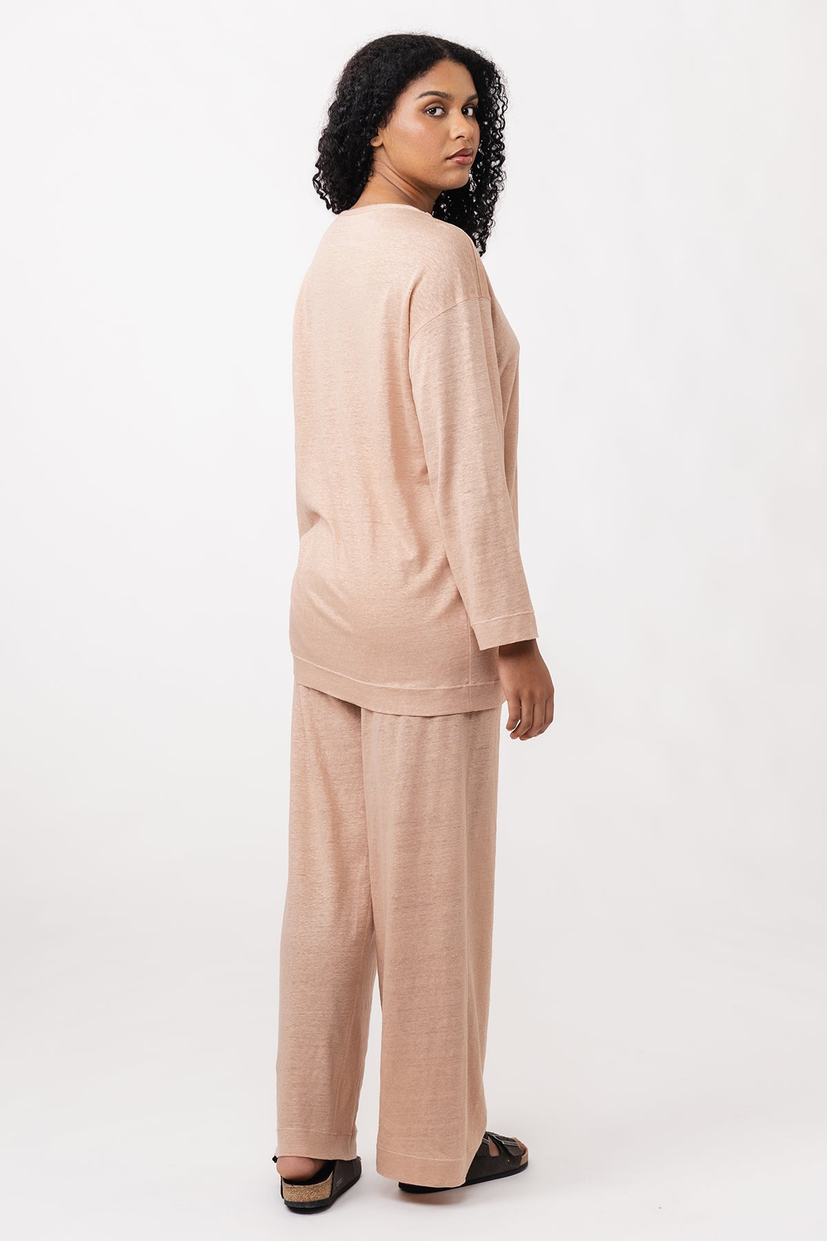 OLO funnel neck & V-neck tee