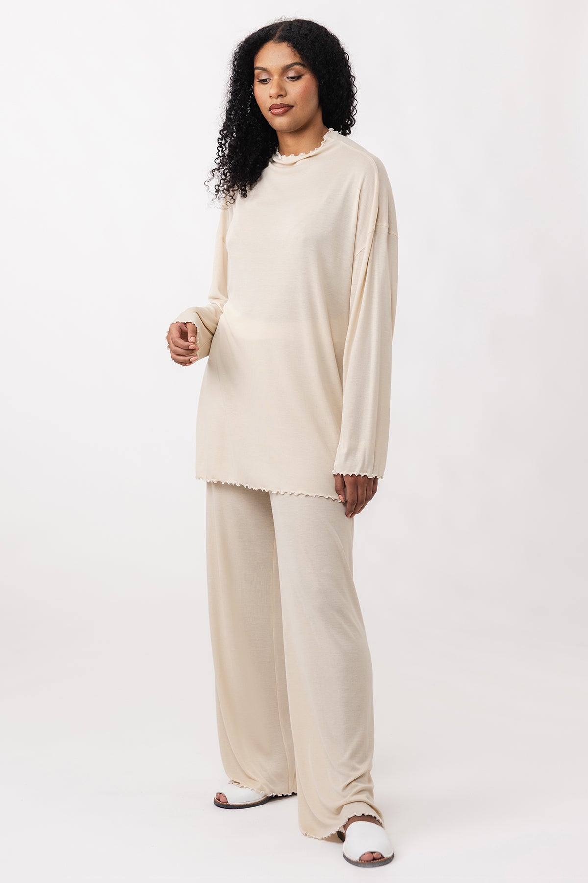 OLO funnel neck & V-neck tee