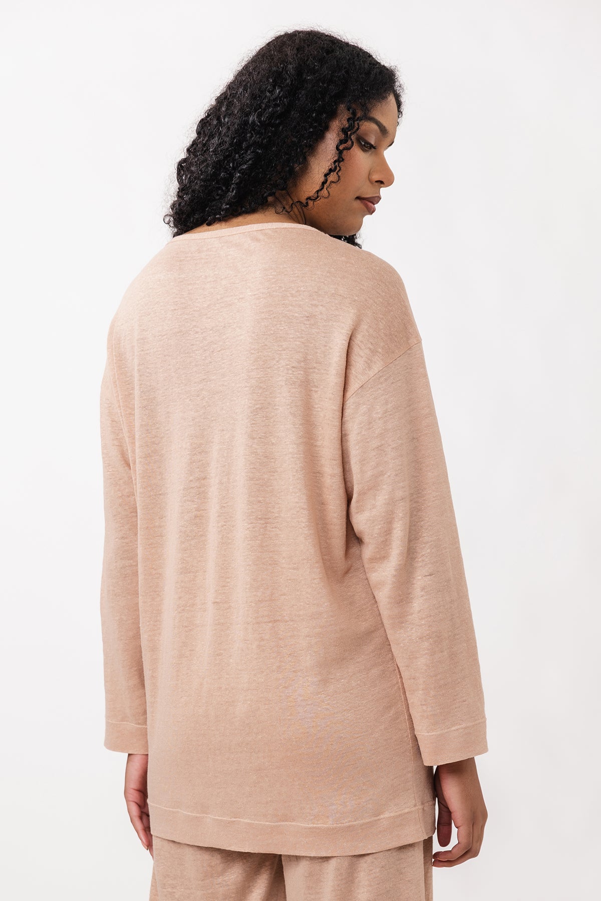 OLO funnel neck & V-neck tee