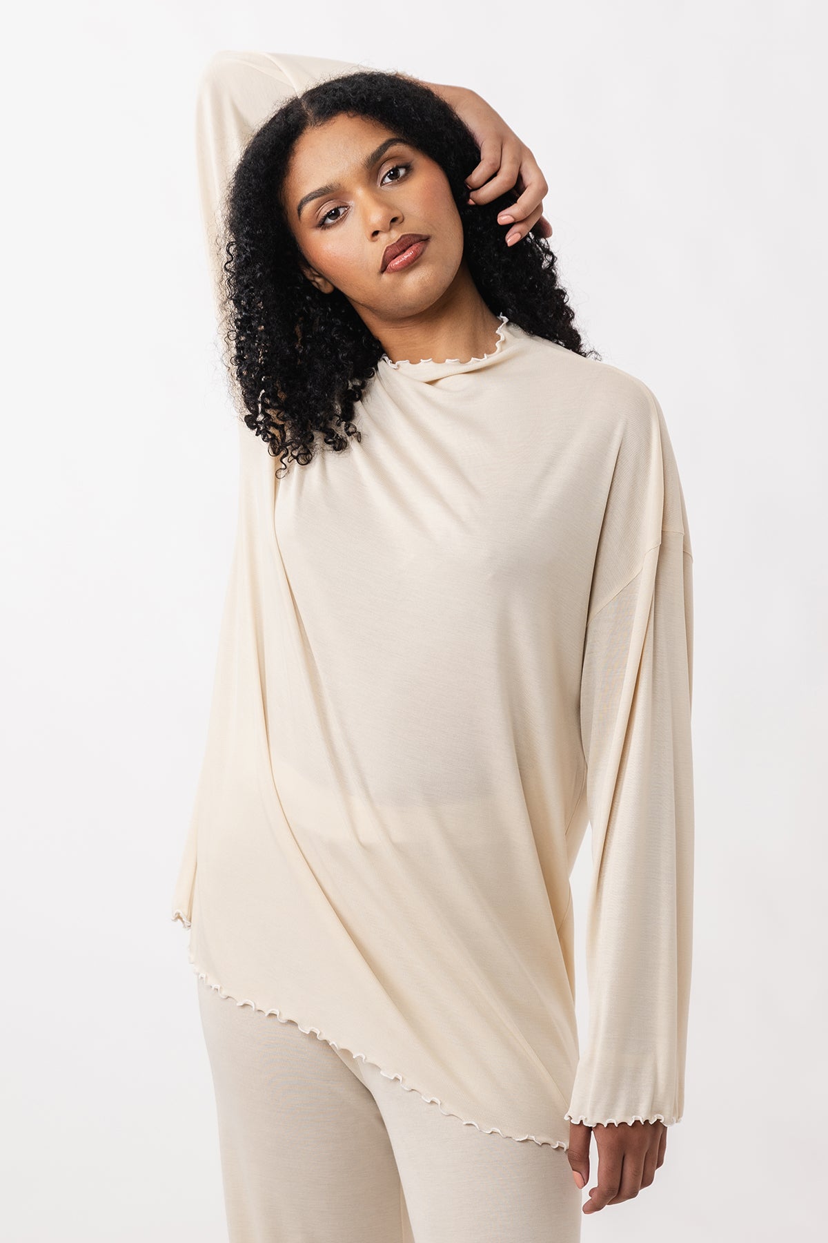 OLO funnel neck & V-neck tee