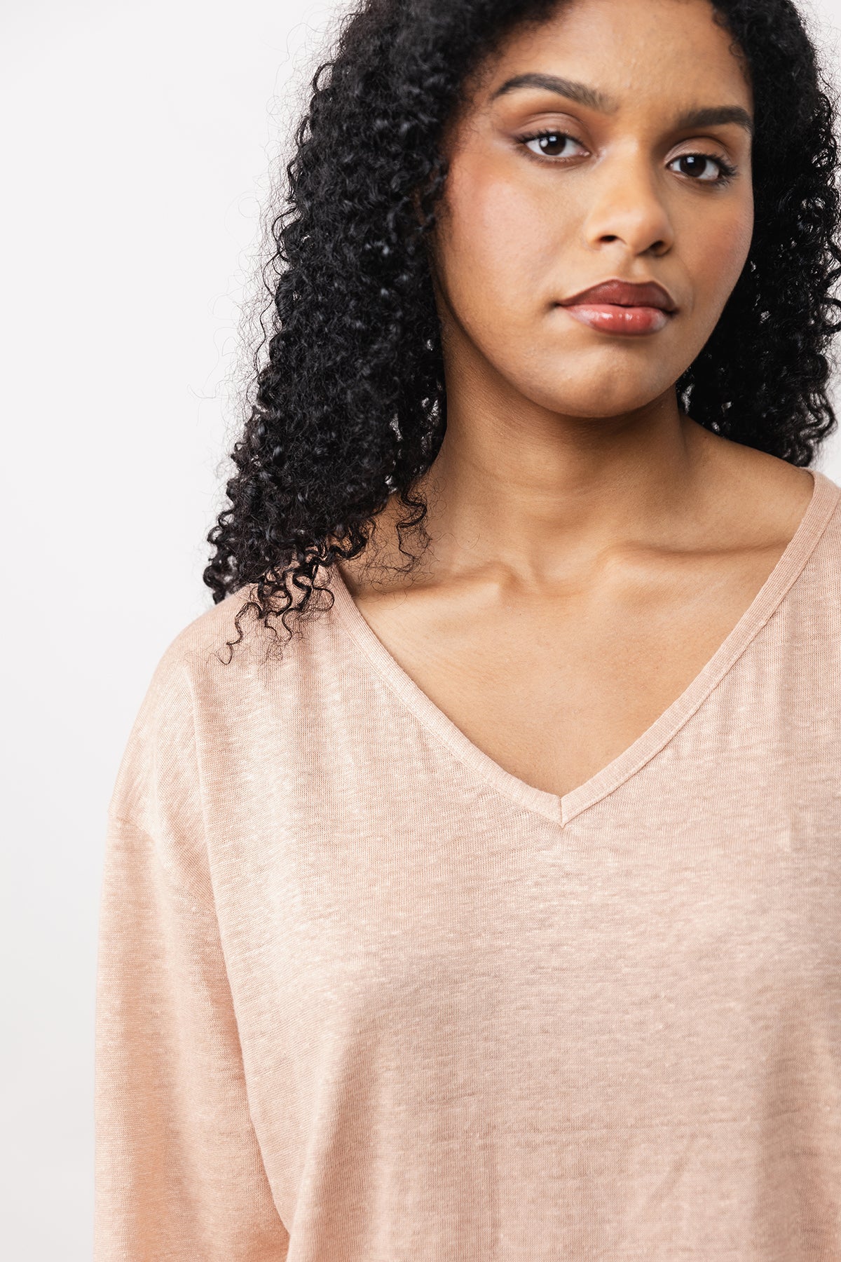 OLO funnel neck & V-neck tee